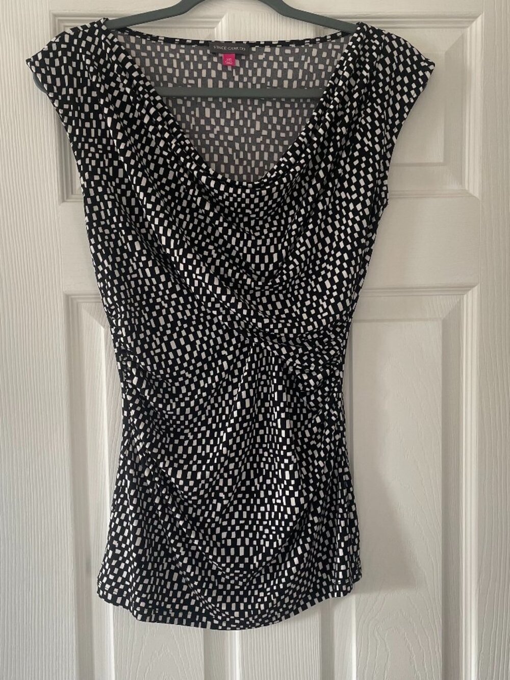 Vince Camuto XS top black and white cap sleeve scoop neck side ruching